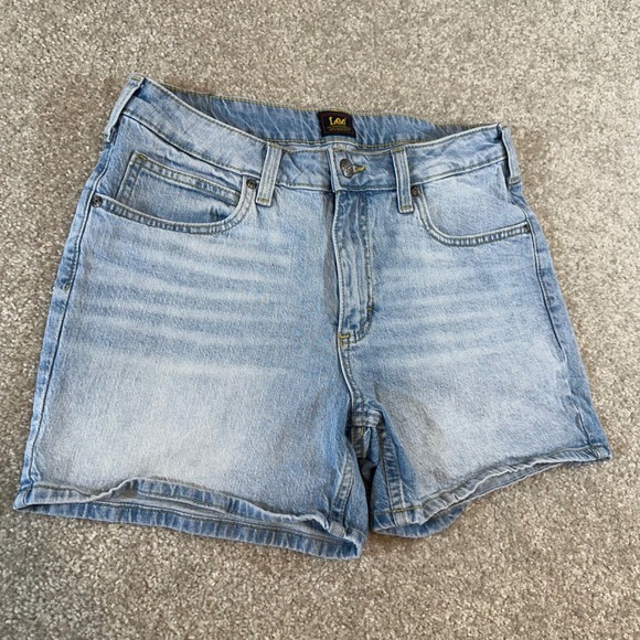 Lee Womens Light Wash Denim Jean Shorts Mid Rise Five Pocket Classic size M* - Picture 2 of 5
